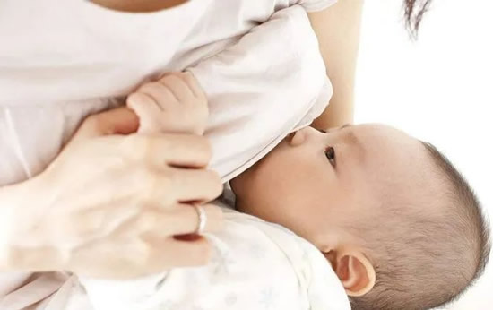 1一6个月新生儿奶量表母乳(宝宝吃不饱的表现)
