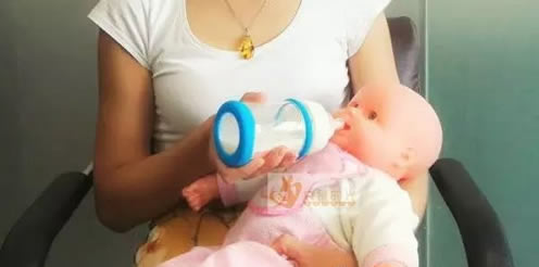 奶瓶喂养的正确方法步骤及图解(母乳喂养的姿势)