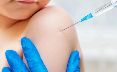 自费疫苗和免费疫苗的区别(宝宝接种疫苗的注意事项)