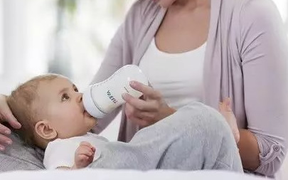 2022宝宝奶嘴大小对应月龄表 新生儿用几号奶嘴最合适