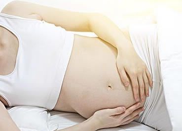 怀孕初期流褐色的血怎么办 孕期出现褐色血的原因