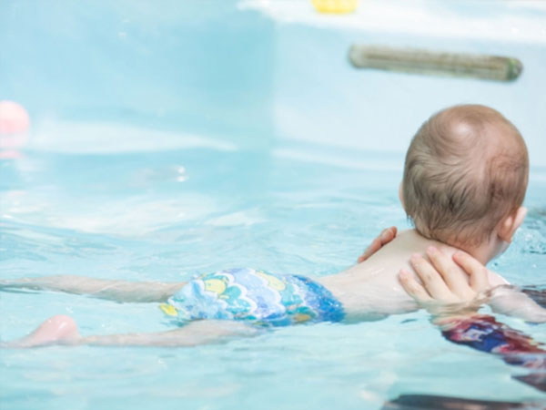 婴儿多大能去母婴店游泳 婴儿游泳的最佳时间
