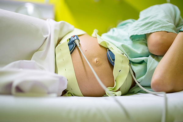 孕晚期干家务的危害是什么 会不会早产？