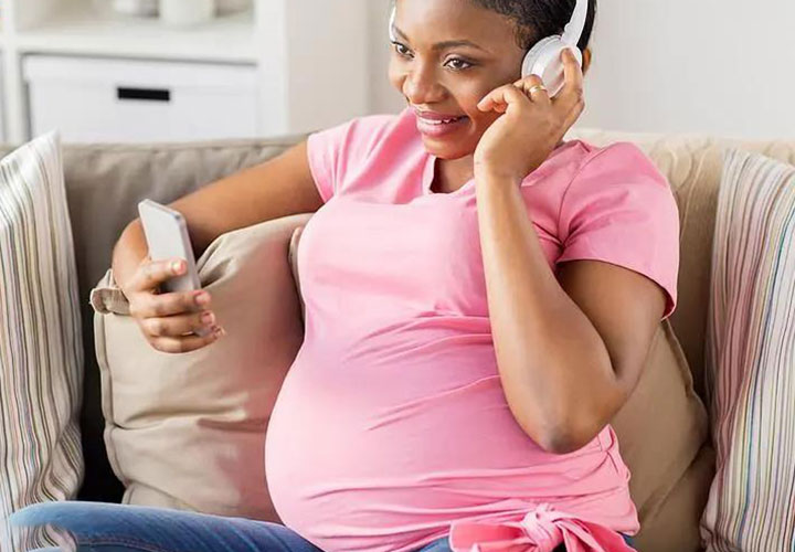 手机听胎教音乐离肚子多远合适 能不能放在肚子上？