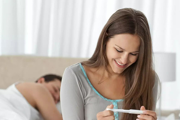 已怀孕女性验孕棒图片实拍(检验出怀孕的验孕棒是什么样)