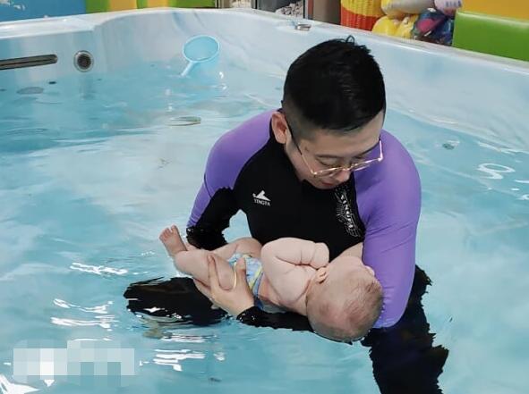 婴儿游泳的注意事项(附哪些婴儿不适合游泳)