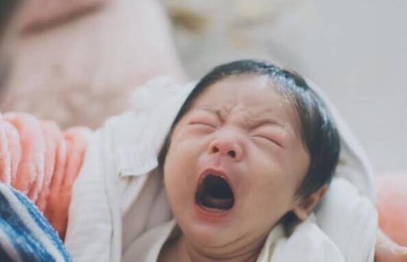 婴儿频繁夜醒哭闹是什么原因(附4个因素)