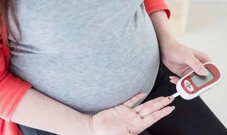 为什么10个孕妇有8个血糖高(孕期血糖高不控制会有什么后果)