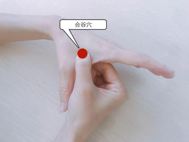 大姨妈30秒快速止疼的方法 痛经按摩哪个部位