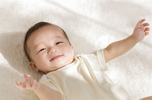 分享哺乳期一天瘦一斤小窍门！哺乳期妈妈既能减肥又不影响奶量