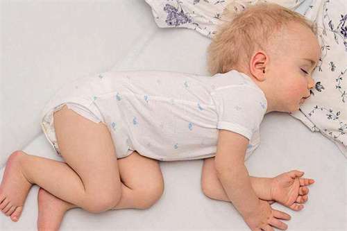 分享正确母乳喂养的流程图片！掌握正确哺乳姿势非常关键