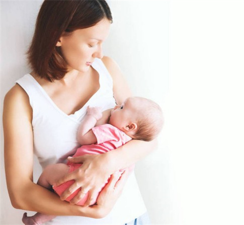 分享正确母乳喂养的流程图片！掌握正确哺乳姿势非常关键