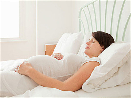 胎梦暗示生女孩？专家拆解梦见小鸟、白色羽毛、晨露含义