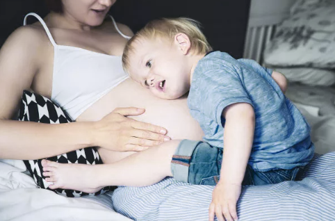 孕晚期睡姿禁忌：左侧卧是必须的吗？错误姿势的危害