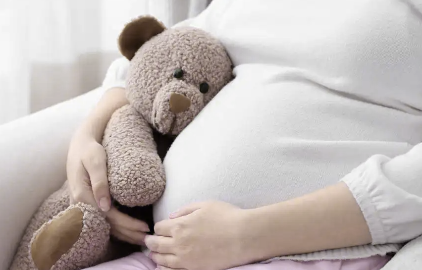 孕晚期宫缩持续多久需要警惕？医生提醒：超过30分钟规律阵痛快就医