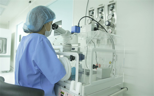 怀男孩和女孩的孕期症状对比：哪些是真哪些是假？