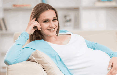 孕期激素波动下的面部护理秘诀！让准妈妈安心焕亮肌肤