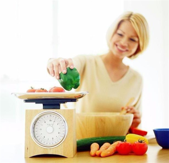 产后减肥≠节食！营养师推荐的均衡营养+燃脂餐单