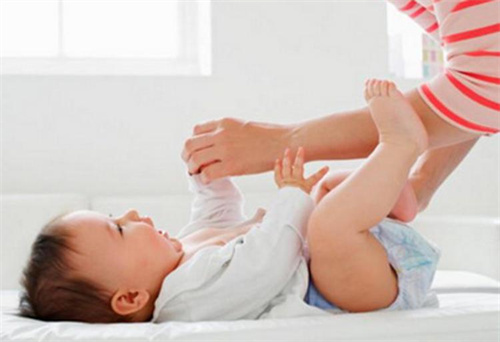 冬季新生儿护理细节清单：保暖、护肤与疾病预防的黄金法则！