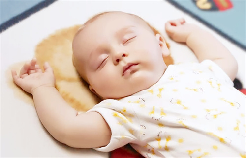 新生儿黄疸迟迟不退需要停母乳吗？区分病理性黄疸的简单方法