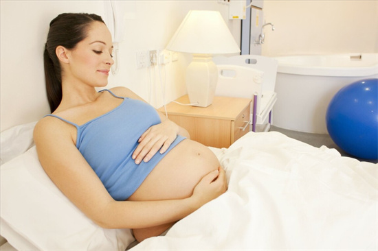 孕早期上厕所擦出粉色血丝怎么办？这4种情况必须马上就医