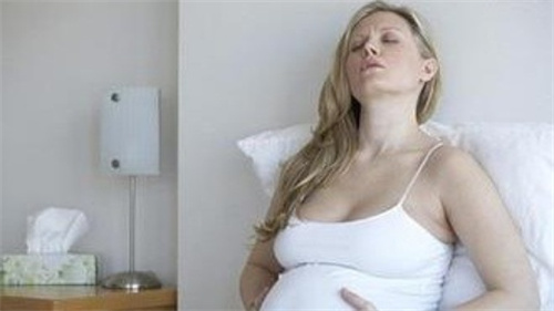 见红破水还是宫缩？临产前三大信号教你准确判断何时该去医院