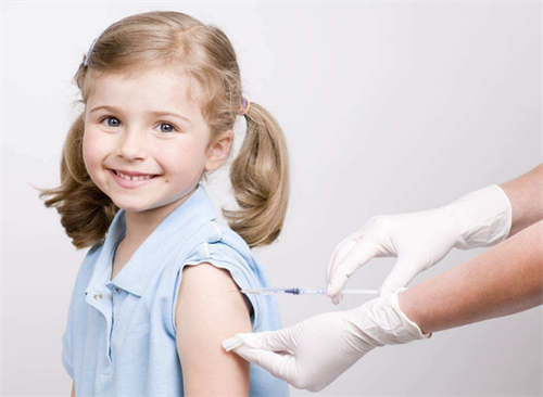 宝宝打疫苗的地方起硬结红肿怎么办?千万别立刻热敷!