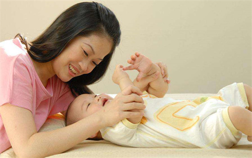 宝宝体温37.5℃算发烧吗？儿科护士长教你如何给新生儿量体温