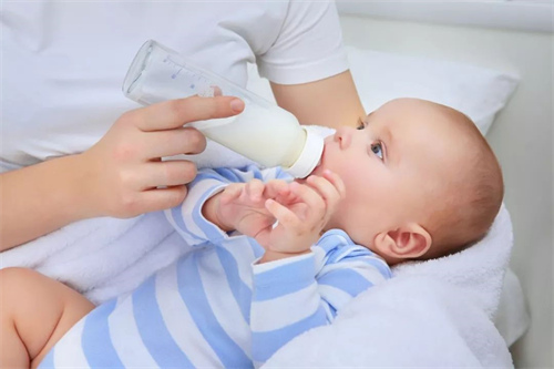 母乳、配方奶还是混合喂养？别被绑架,最适合你的才是最好的