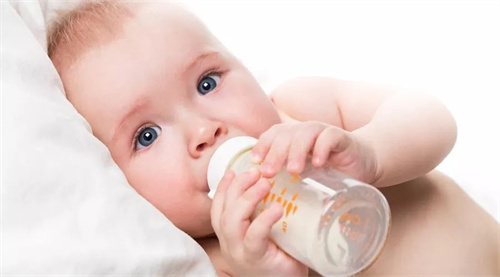 母乳存进冰箱几天会变质？冷冻母乳加热与保存的严格时间表