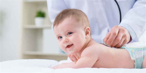 母乳妈妈感冒发烧了,到底能不能喂奶？医