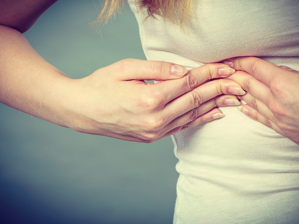 乳房一晃动就一颤一颤的怎么改善？是存放不当吗