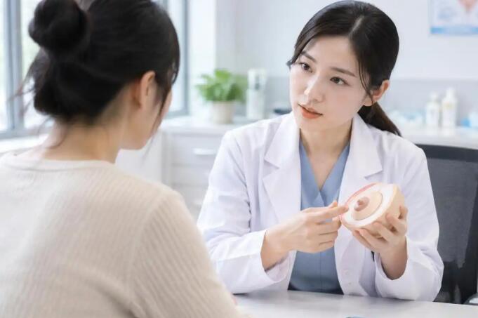 乳头凹陷怎么弄出来？先分清是哪种，突然凹陷要警惕
