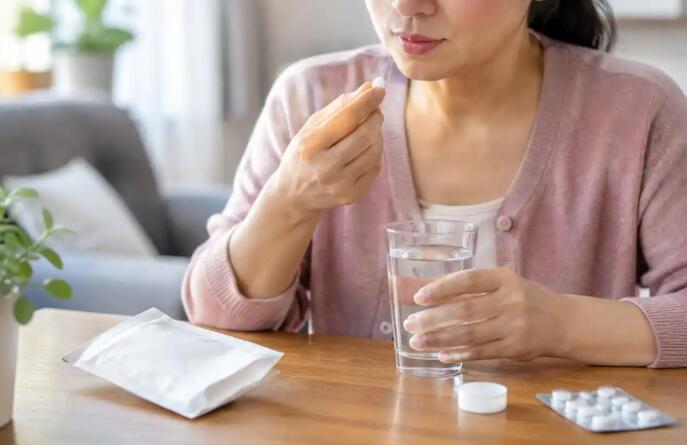 乳头内陷别急着用手挤！是天生的还是疾病信号？看3个区别,第2个最容易忽视