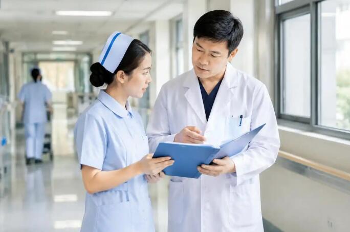 浆细胞乳腺炎怎么治疗？别急着手术，先分清有无脓肿