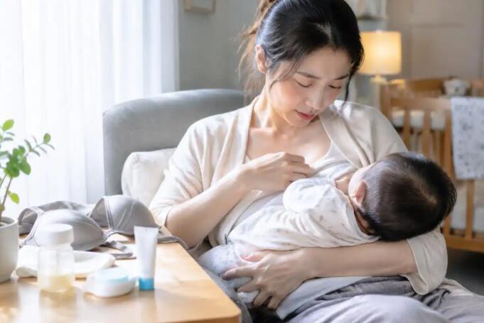 哺乳期乳头刺痛别急着忍！不止喂奶姿势不对，这4种情况要分清