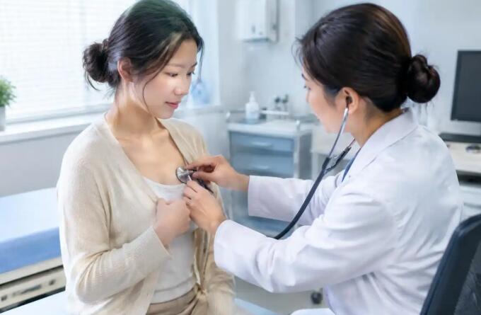 哺乳期乳头刺疼别硬扛！是宝宝吸吮不当还是乳腺出了问题？看4个区别，别拖