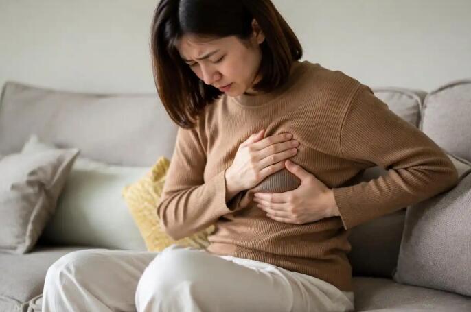 最近乳房胀痛一碰就疼怎么办？不一定是大病，先分清原因再处理