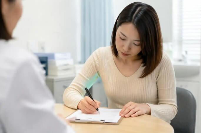 乳房胀痛别急着当乳腺癌？看这4个区别，第3种情况尤其不能拖