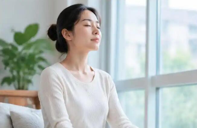 乳头内陷别急着硬拉矫正！先看3个关键区别，这4种情况要及时就医