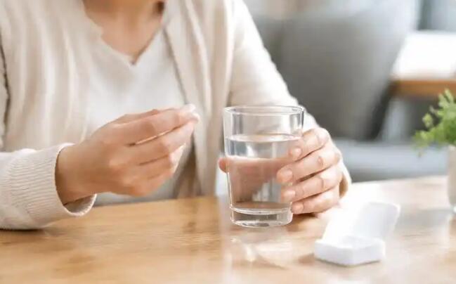 乳头坏死的原因有哪些？先分清缺血和感染，变黑破溃要就医