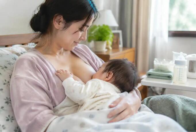乳腺炎治疗期间怎么喂奶？多数能继续喂，先分清特殊情况