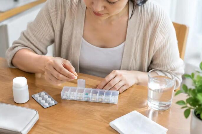 左乳房下骨头按压疼咋回事？不一定是乳腺病，先看伴随症状