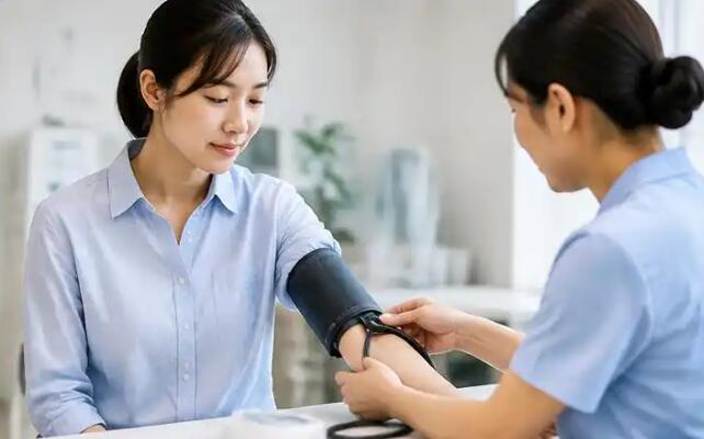 乳房常见疾病有哪些类型？多数问题并非恶性，出现这些信号要就医