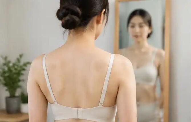 哺乳后胸部下垂怎么办？别急着折腾，先看恢复期和异常信号