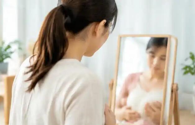 哺乳期乳腺炎挂什么科？多数挂乳腺外科，发热加重别拖延