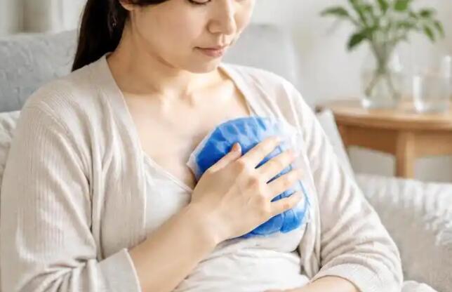 哺乳期乳房有硬块还疼怎么办？不一定是乳腺炎，发热加重快就医
