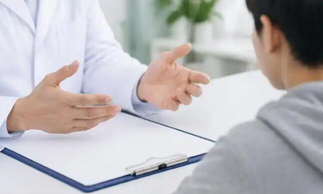 男孩乳房疼别急着怪激素？这3个信号要分清，哪些情况别再硬扛