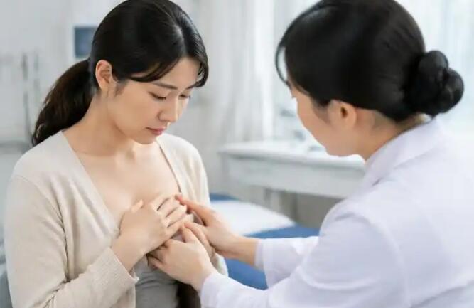哺乳期乳房胀痛伴发烧严重吗？不一定是重病，先看症状再判断