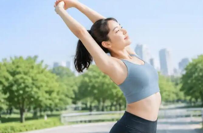 青春期女孩吃什么能丰胸？医生：别被这3类食物骗了，真正有用的是这4件事